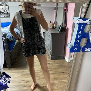 Women’s Mudd medium overalls